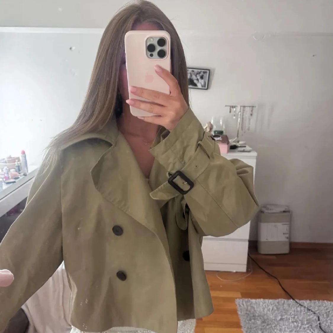 Olivgrön croppad trenchcoat