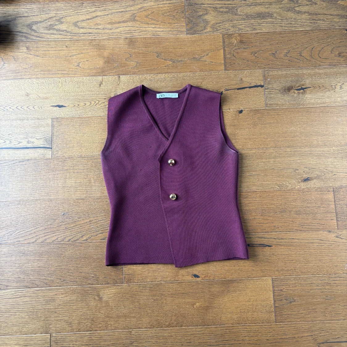 Vinröd stickad väst från Zara - 1