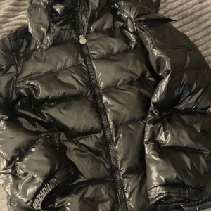 Puffer jacka  - Svart puffer jacka helt ny 