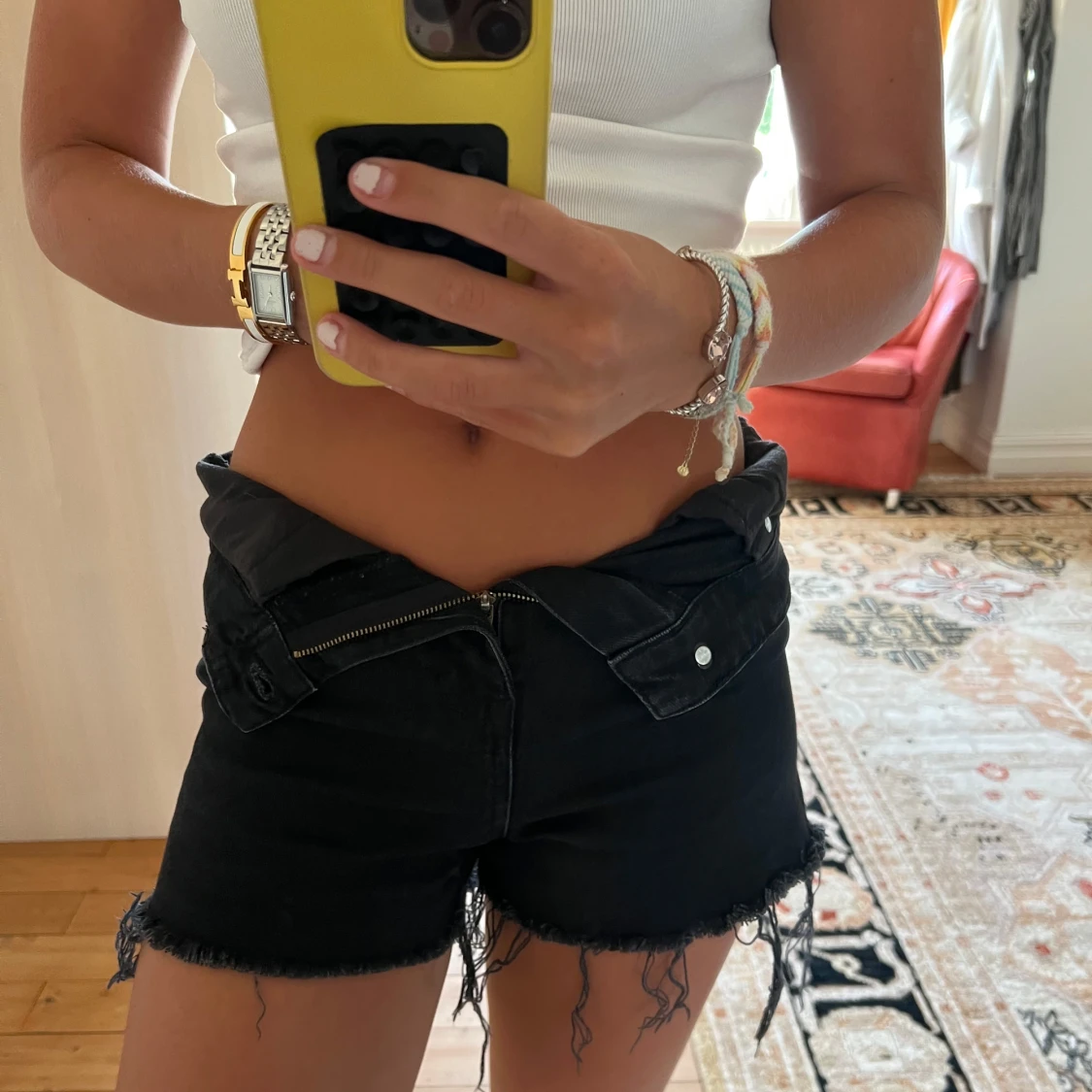 Svarta jeansshorts med fransig kant