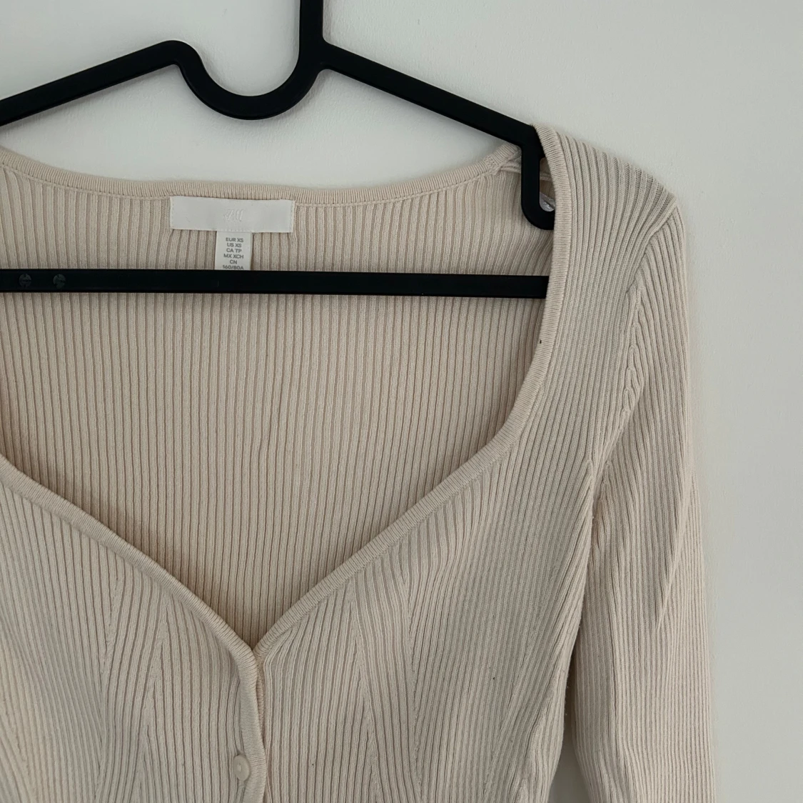 Beige ribbad topp med knappar H&M - 1