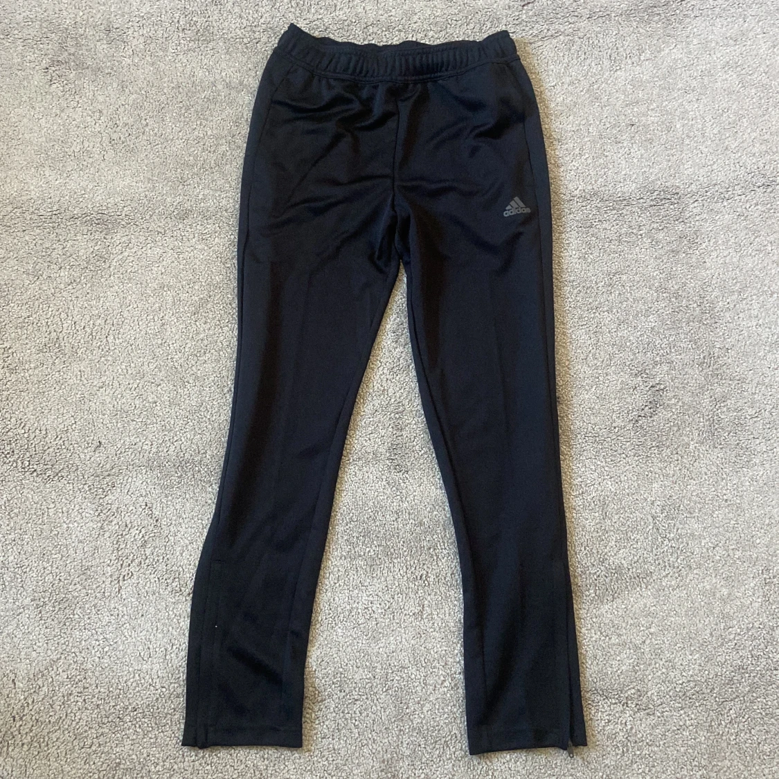 Svarta träningsbyxor från Adidas