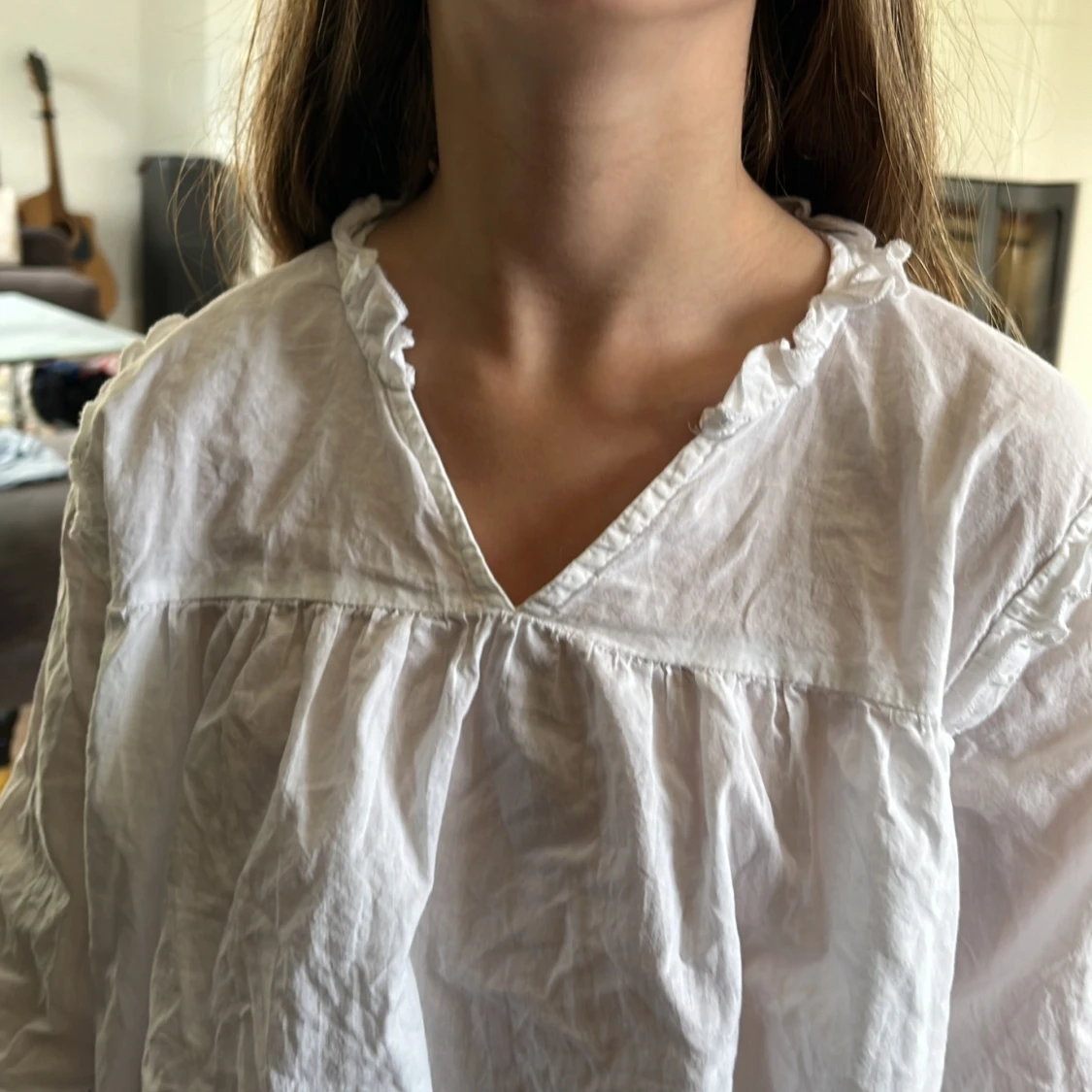 Vit blus med spetsdetaljer - 3