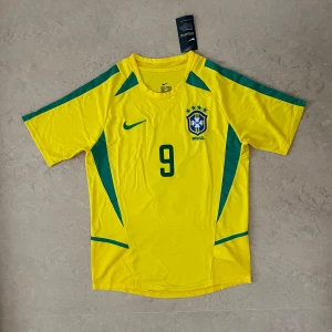 Brasil retro R9 tröja - Säljer denna tröjan för 329kr skriv till om ni har några frågor!