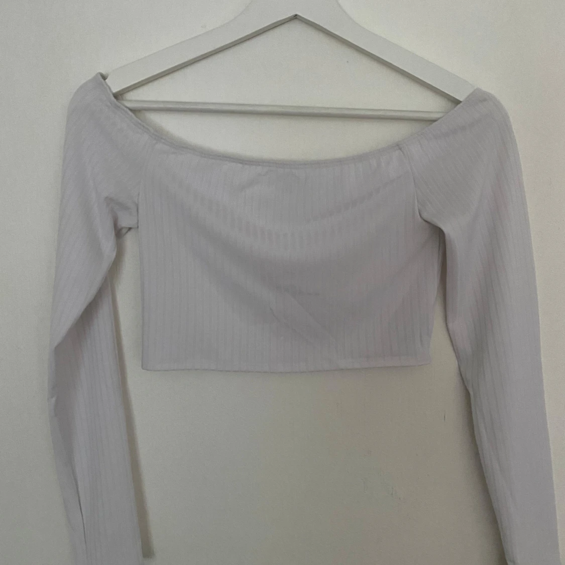Vit offshoulder topp från NLY ONE