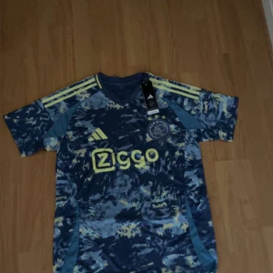 T-shirt - Helt ny. Inte använd.