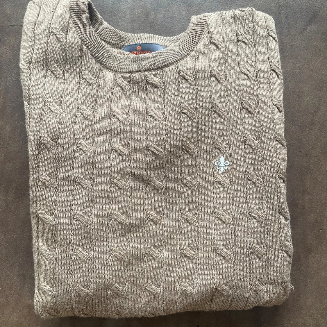 Brun kabelstickad tröja från Morris