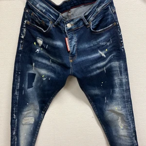 Dsquared jeans  - Mycket bra jeans i ny skick, storlek 46 skriv vid funderingar, pris kan diskuteras