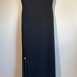 Svart långklänning - Snygg vintage balklänning i gott skick💞