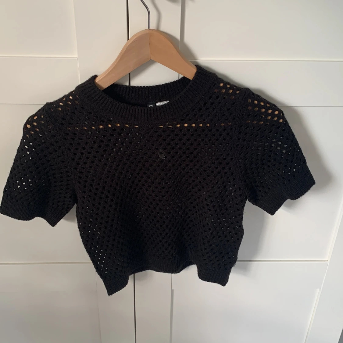 Svart stickad croppad topp H&M Divided