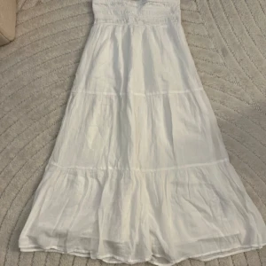 Kjol  - Säljer då den inte kommer till användning.