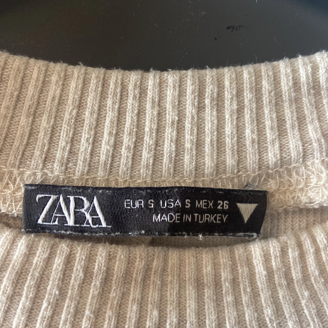 Beige croppad tröja från Zara - 2