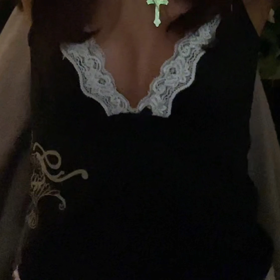 Svart linnetopp med spets och tryck - 2