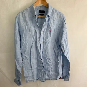 Morris linneskjorta  - Fint skick! Modellen är 185 och bär L passar M