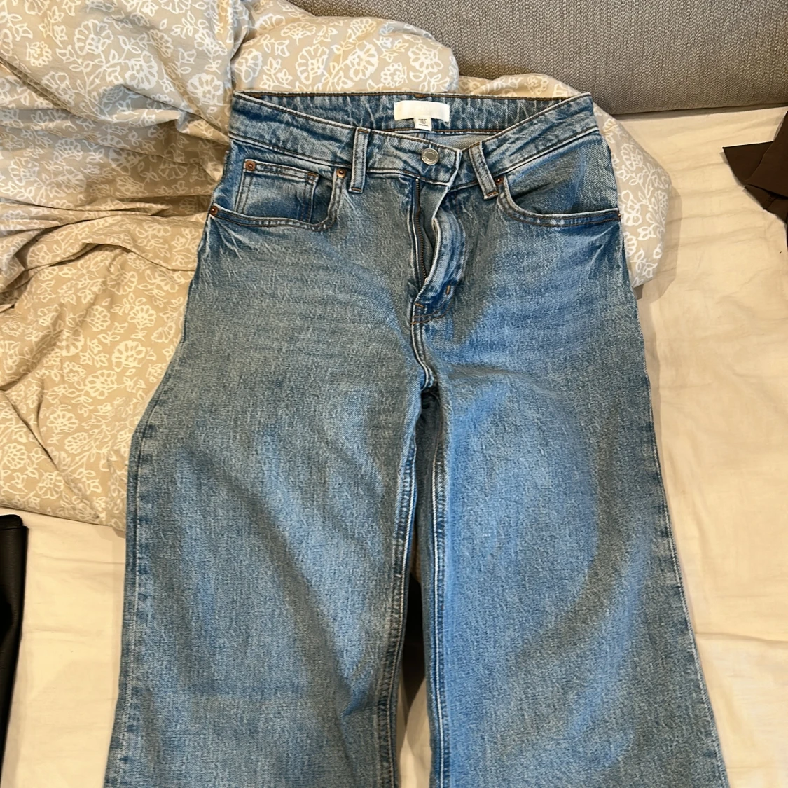 Blå raka jeans med hög midja - 1