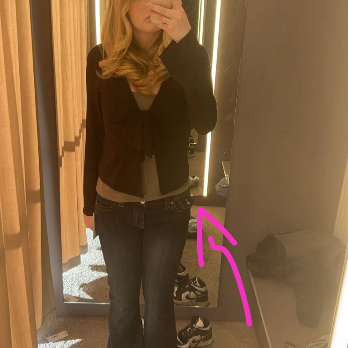 Svart omlottopp med knyt från Gina Tricot