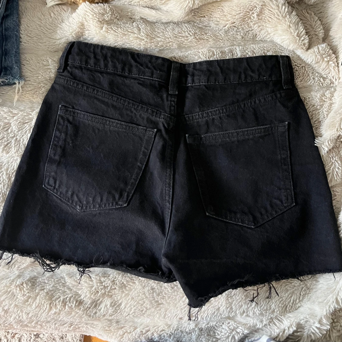 Svarta jeansshorts från H&M - 1