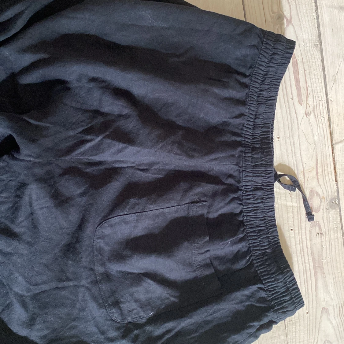 Svarta linnebyxor med resårmidja - 3