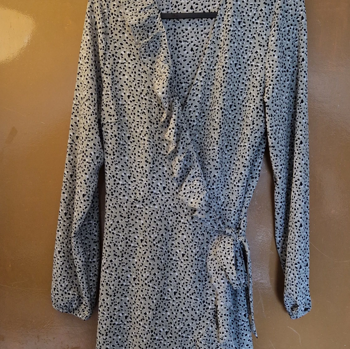 Prickig omlottklänning från ONLY - 1