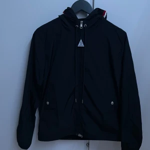 Moncler Grimpeurs 1/S - Moncler Grimpeurs storlek 1/S                                           Nyskick använd 2 gånger 