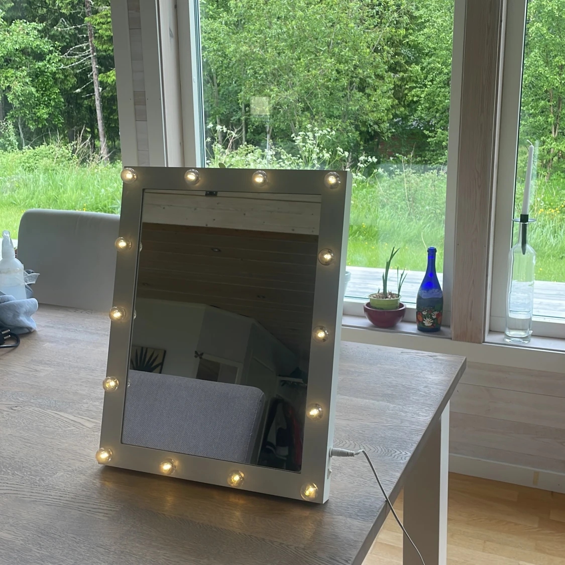 Sminkspegel med LED-lampor