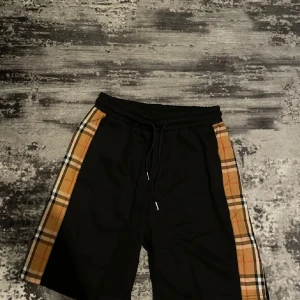 burberry shorts - nya burberry shorts! 