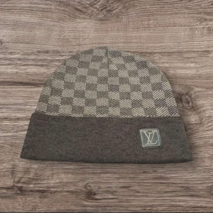 Lvmössa - Säljer en riktigt snygg, mössa den är helt ny och förpackning medföljer.