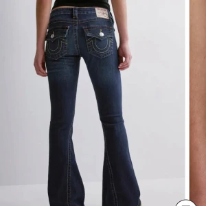True Religion jeans - True Religion ”Joey low rise flare” jeans i storlek W24! I superbra skick! Nypris: 1299kr