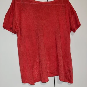 T-paita - Naisten vaaleanpunainen kevyt t-paita, jossa on avonainen selkä. Koko S. Kaikai n 53cm, pituus n 61cm. Kissatalous MMM Mikäli hinta ei miellytö tarjoa rohkeasti Katsothan myös muut ilmoitukseni!!