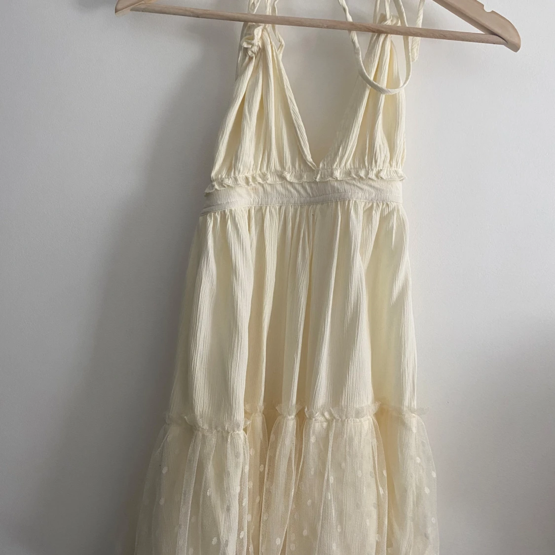 Vit ärmlös klänning