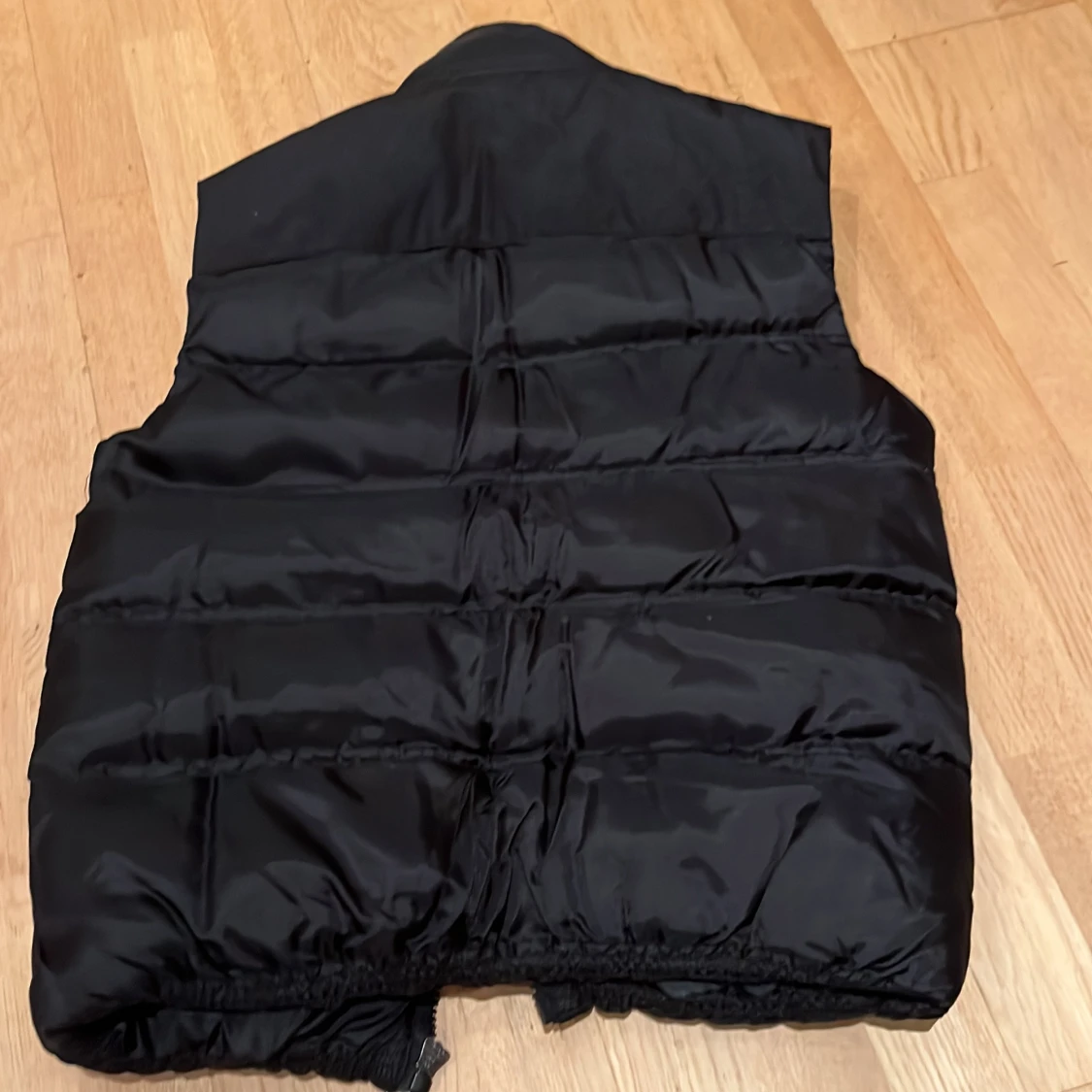 Svart dunväst från Adventure - 2