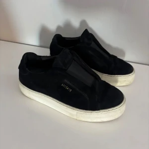 Arigato  - Säljer mina Arigato skor då jag har köpt nya.bra skick 