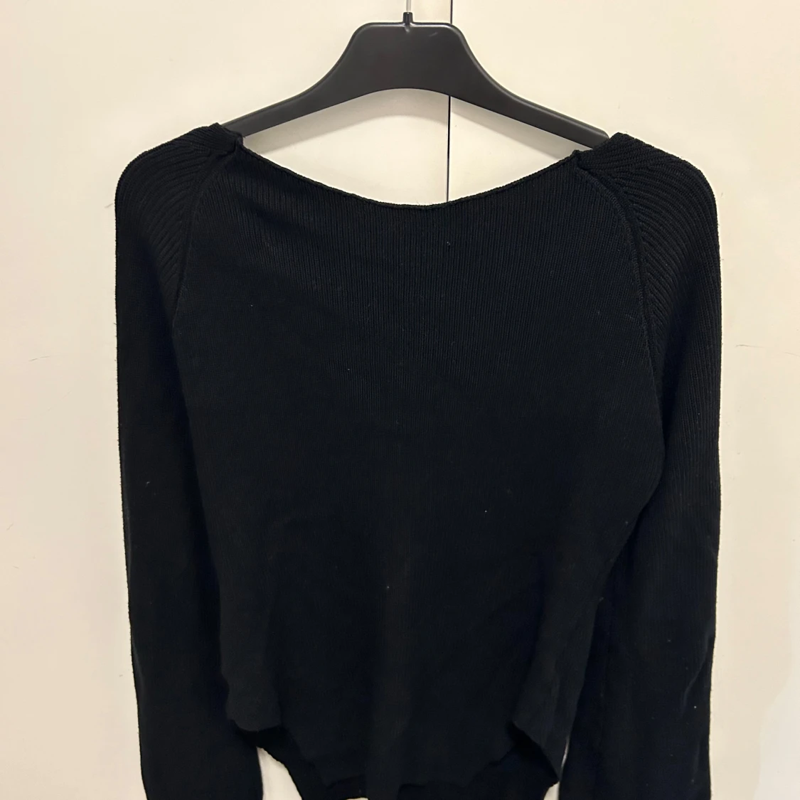 Svart ribbad tröja - 2