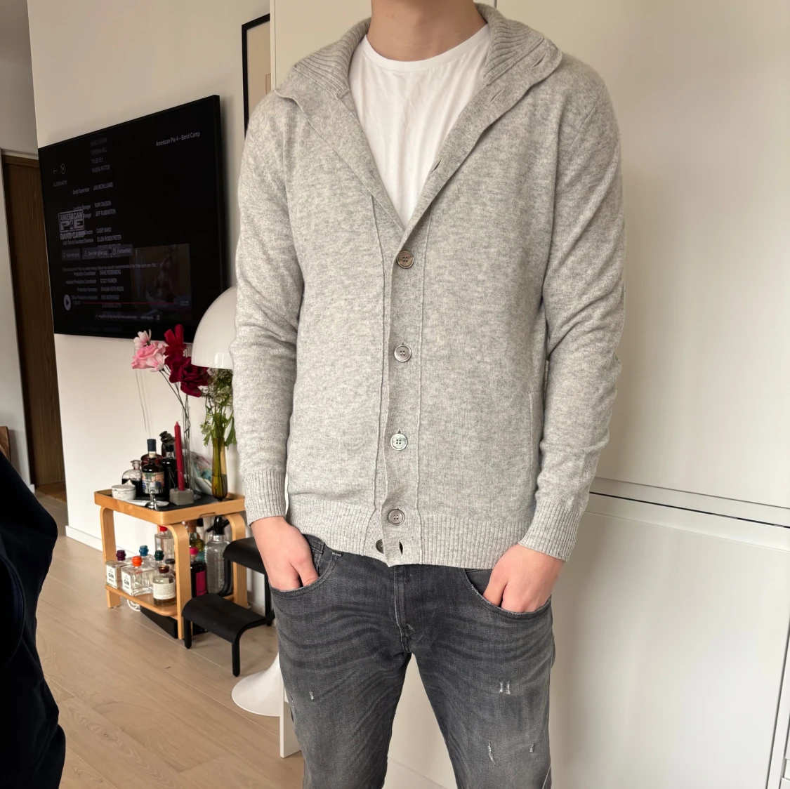 Grå kofta med knappar - 2