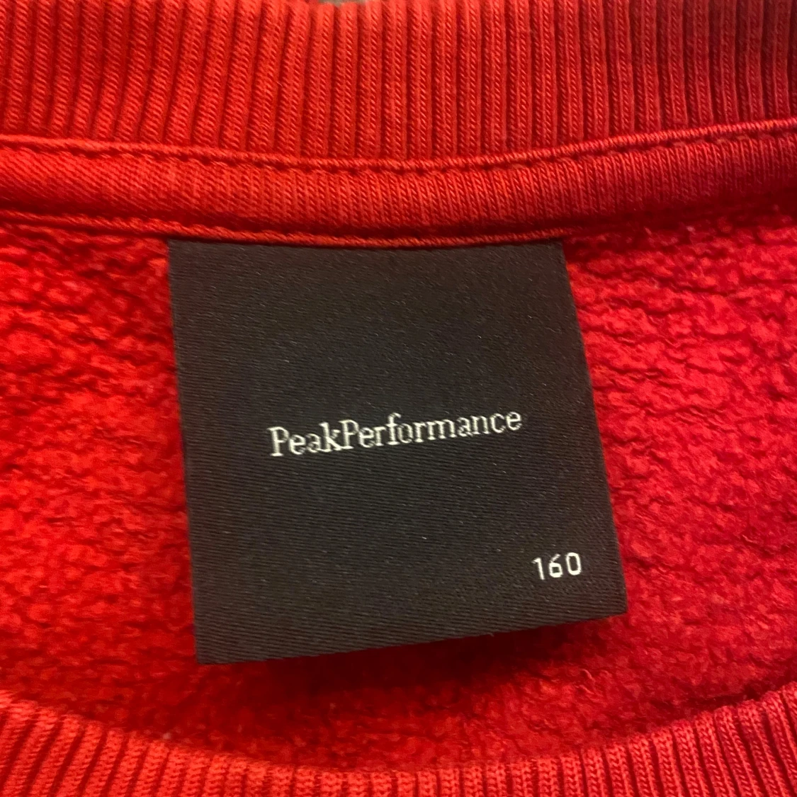 Röd tröja från Peak Performance - 2