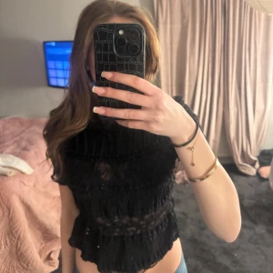 Svart spetsblus - Fin spets topp, perfekt till sommaren 