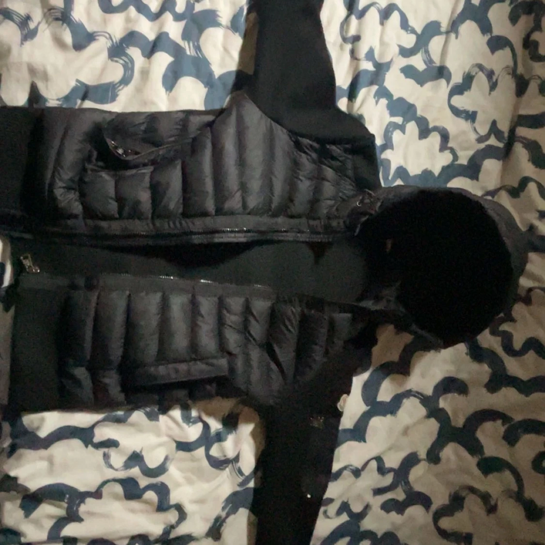 Svart dunväst från Moncler