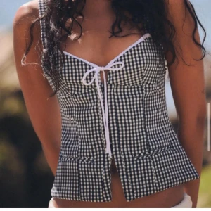  topp - topp ifrån zara, säljer då den va för liten