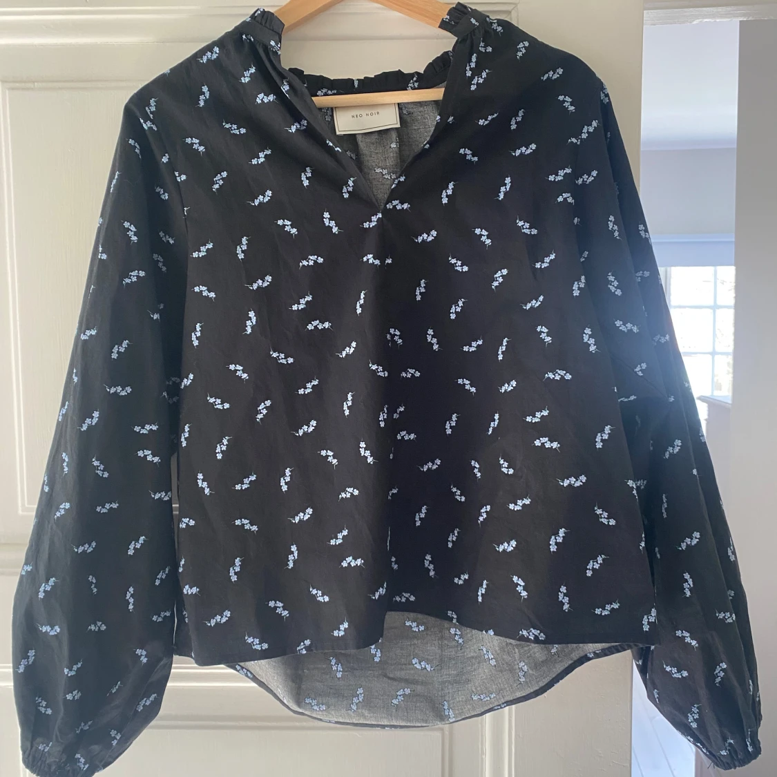 Långärmad blus från neo noir - 1