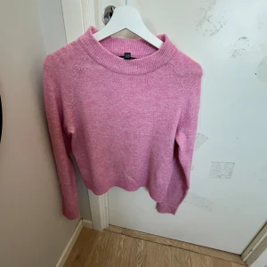 Veromoda stickad tröja rosa storlek XS - Använd typ 3-5 gånger. Bra skick. Storlek: XS Från veromoda