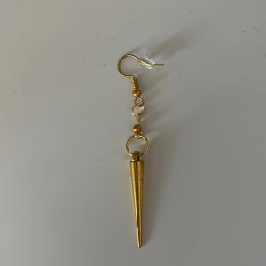 Hemmagjorda guldörhängen💕 - Snyggt hemmagjort guldörhänge😍 Säljs styckvis