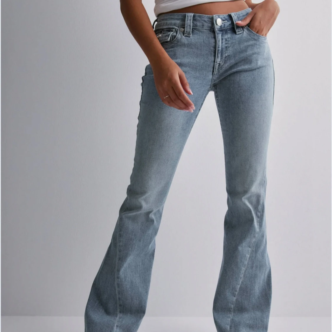 Blå bootcut jeans från True Religion - 1