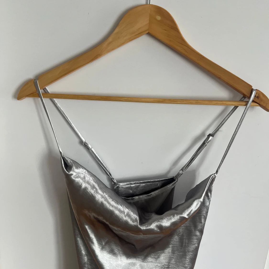 Silverfärgad klänning från NA-KD - 2