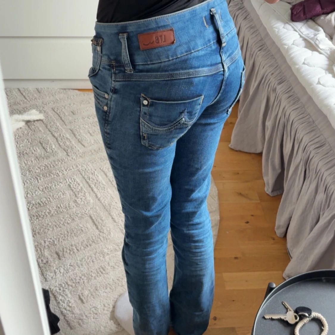 Blå jeansbyxor med låg midja - 2