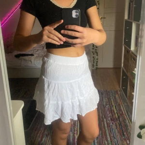 vit milkmaid kjol stradivarius - s/xs, aldrig använd 