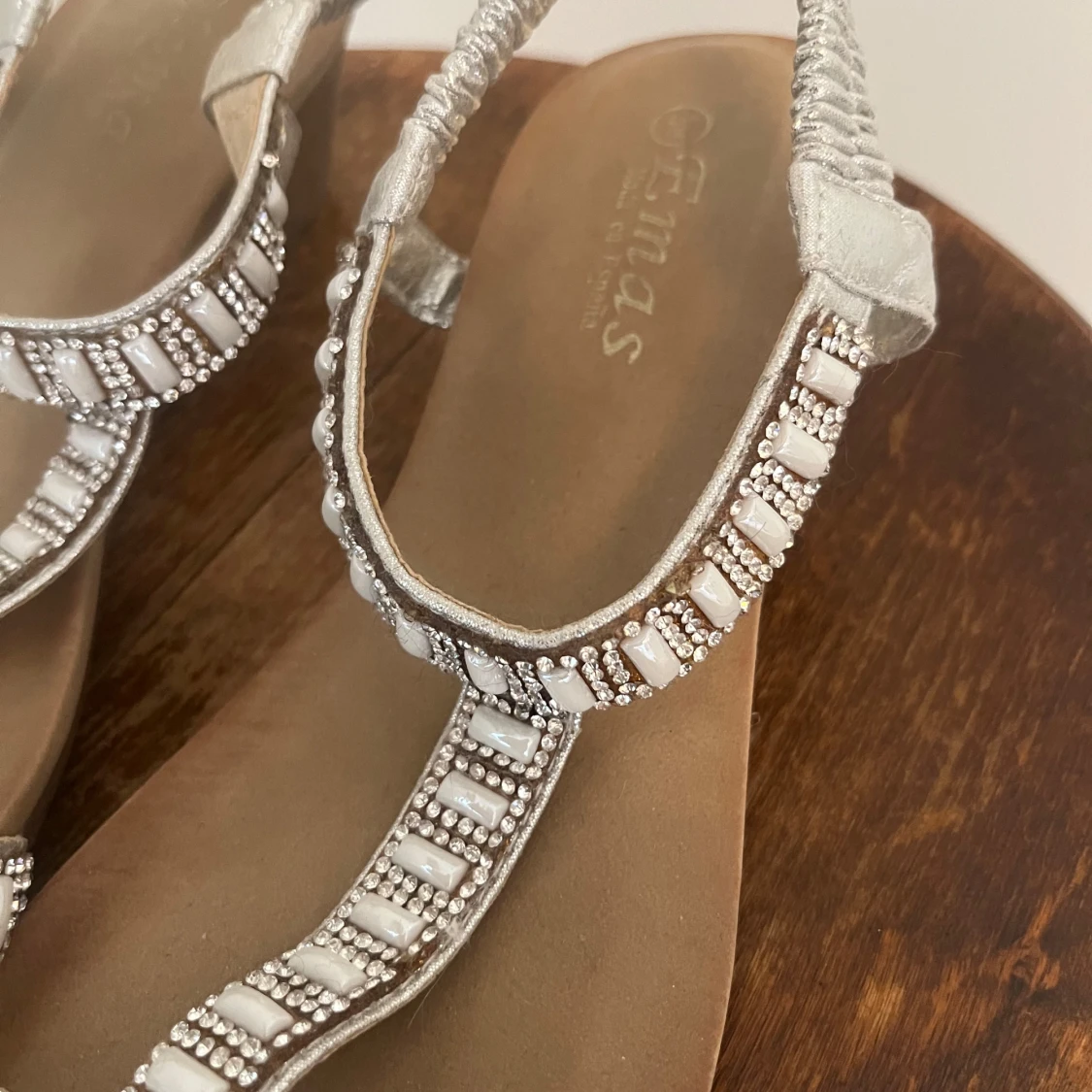 Silvriga sandaler med pärldetaljer storlek 39 - 2