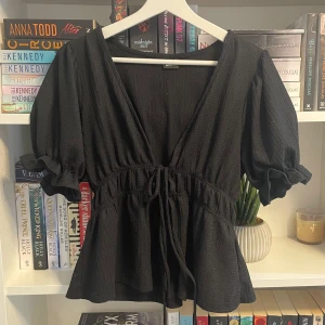 Topp - Superfin topp som inte kommer till användning för mig. Endast använd mycket fåtal gånger!🤍