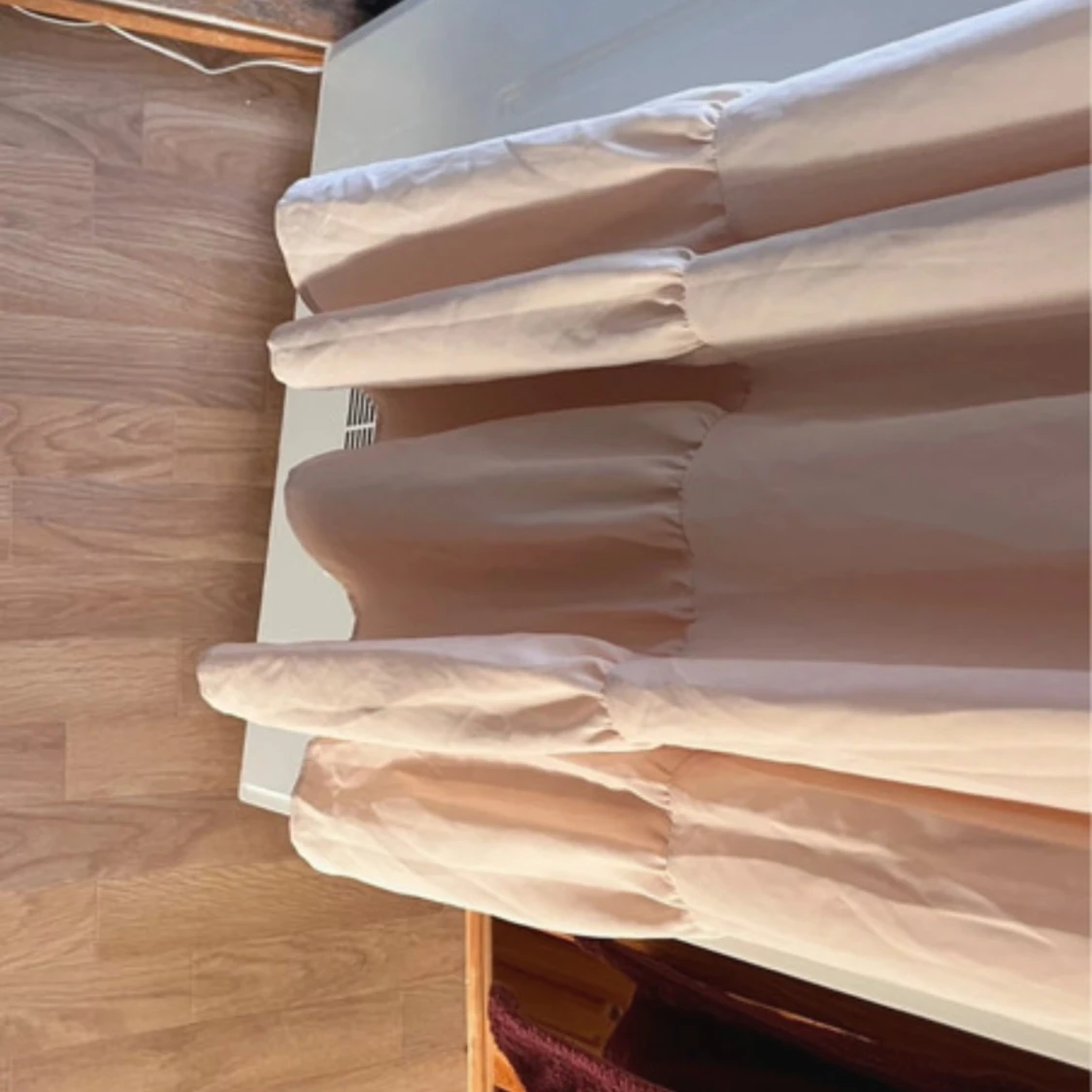 Ljusrosa långklänning med smockdetaljer - 2