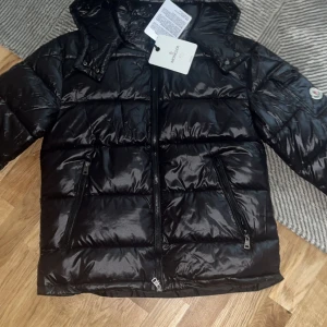 Svart Moncler Maya - Helt ny
