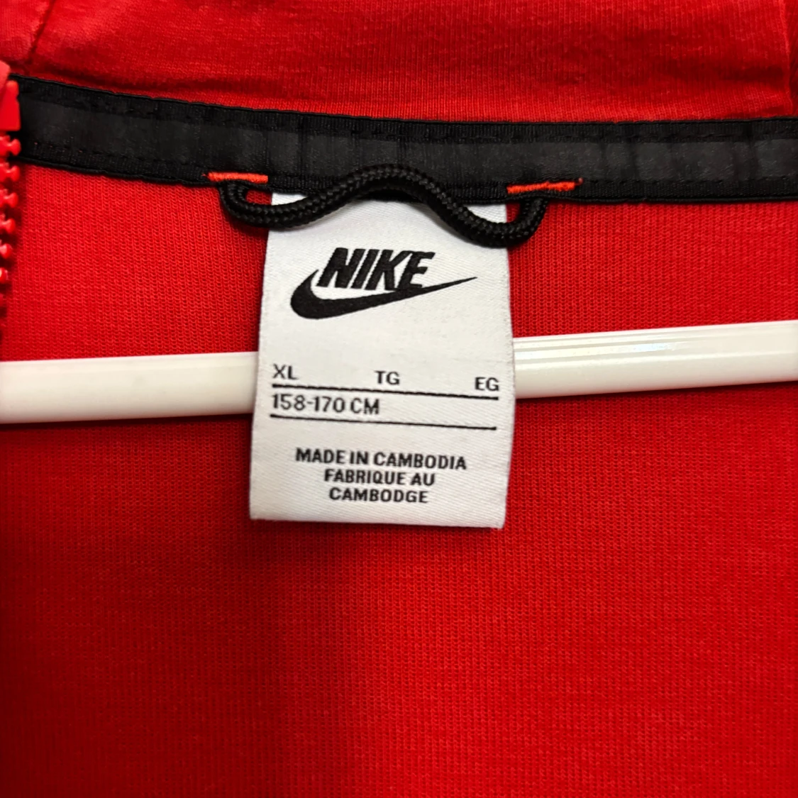 Röd Nike hoodie med dragkedja  - 1